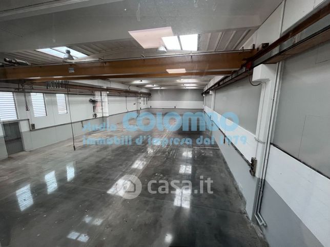 Capannone in commerciale in Via Desio 14