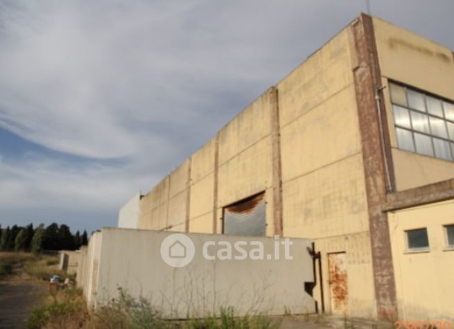 Capannone in commerciale in Via Umberto I°