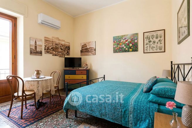 Attivitã /licenza (con o senza mura) in commerciale in Lungarno di Santa Rosa 5