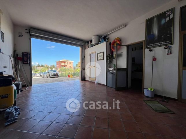 Box/posto auto in residenziale in Contrada Molinello 49