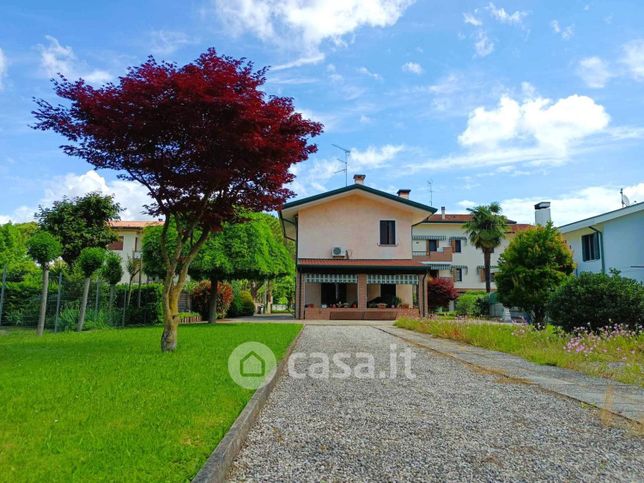 Casa indipendente in residenziale in Viale Primavera 20