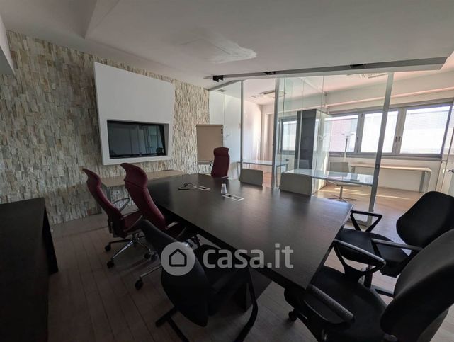 Ufficio in commerciale in 