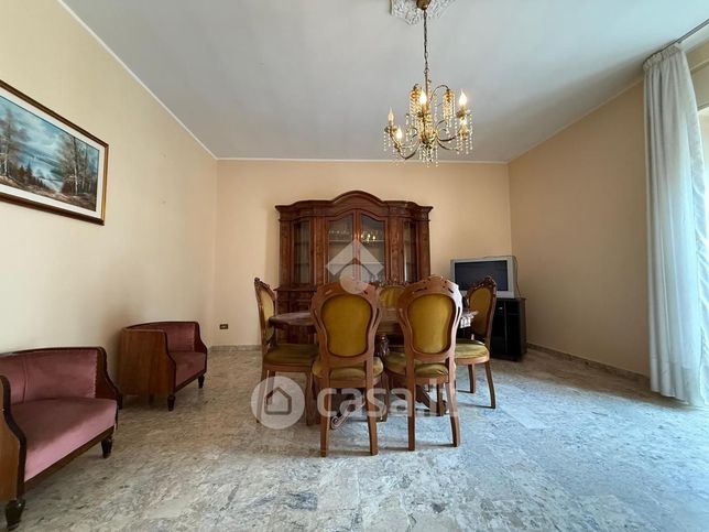 Casa indipendente in residenziale in 