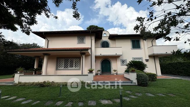 Villa in residenziale in 