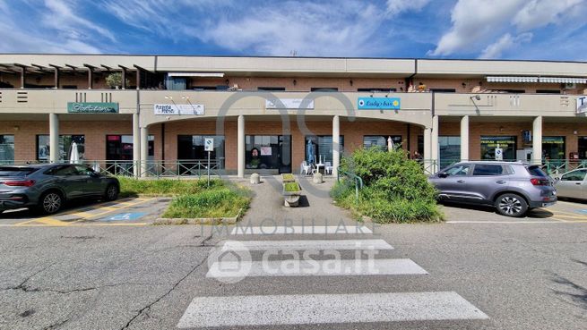 Attività/licenza (con o senza mura) in commerciale in Via Cascina Nuova 39E