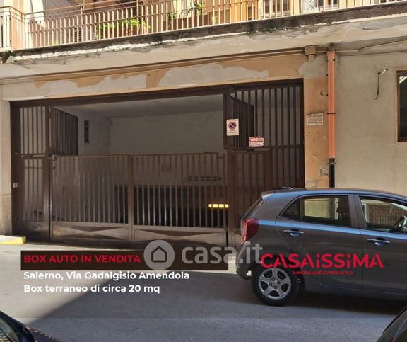 Box/posto auto in residenziale in Via Generale Adalgiso Amendola 13