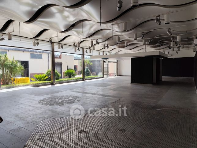 Capannone in commerciale in Via Raffaele Ruggiero