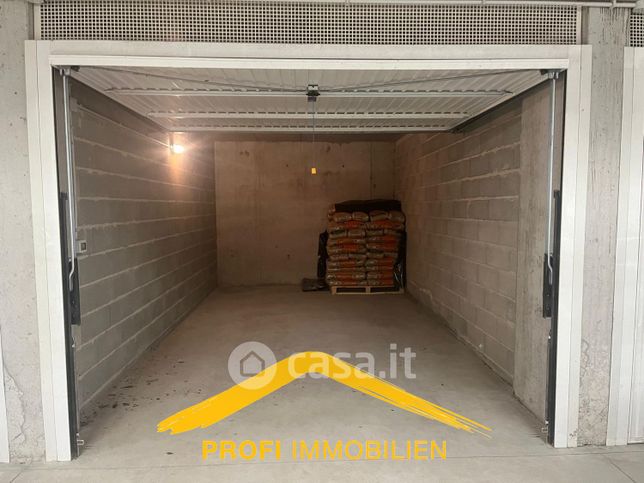 Garage/posto auto in residenziale in Via Laurin