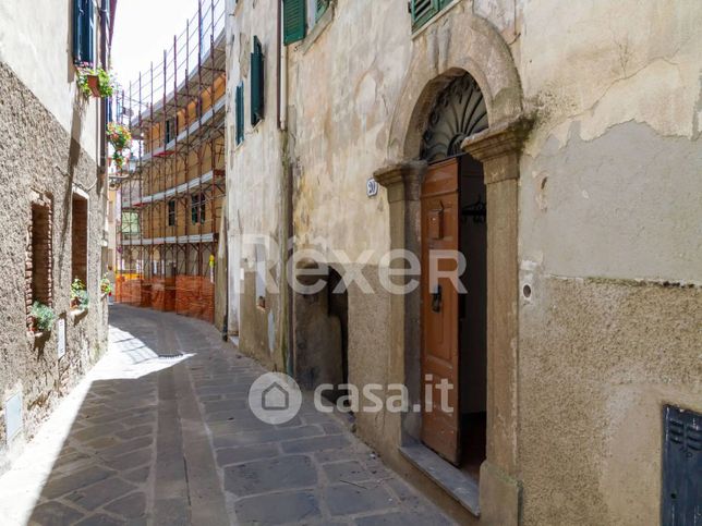 Casa indipendente in residenziale in Via Roma