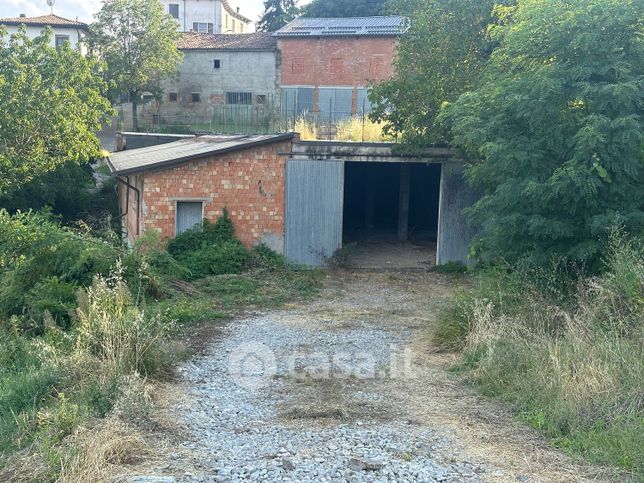Capannone in commerciale in 