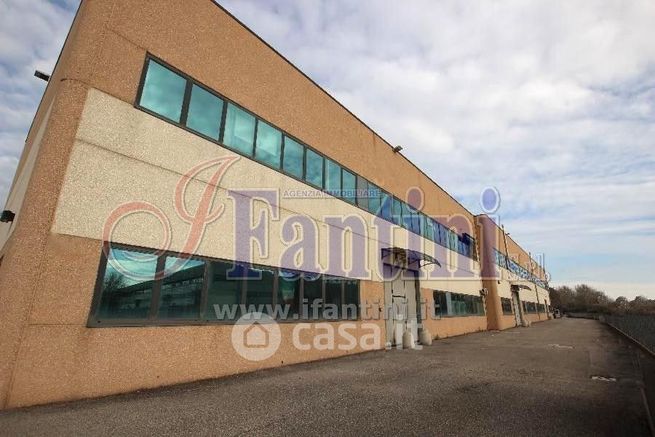 Capannone in commerciale in Via Roma 110