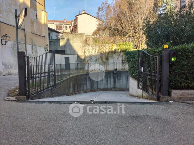 Garage/posto auto in residenziale in Piazza Rafaela 1