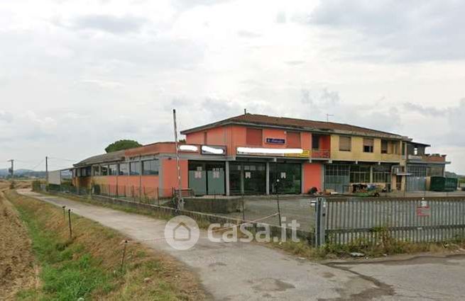 Capannone in commerciale in Via Francesca Sud 329 a