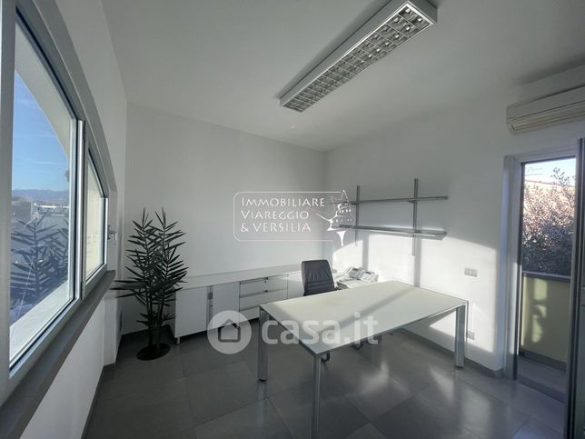 Ufficio in commerciale in Via Aurelia Sud