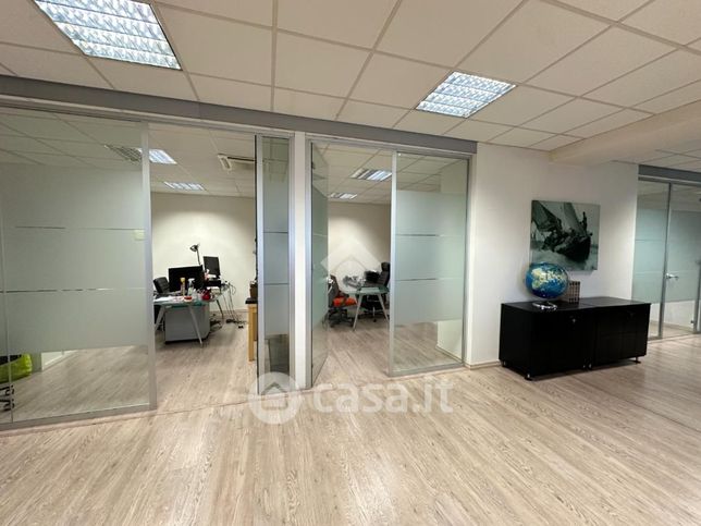 Ufficio in commerciale in Strada 4 5