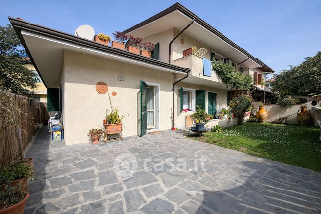 Villetta a schiera in residenziale in Via Francesco Carrara