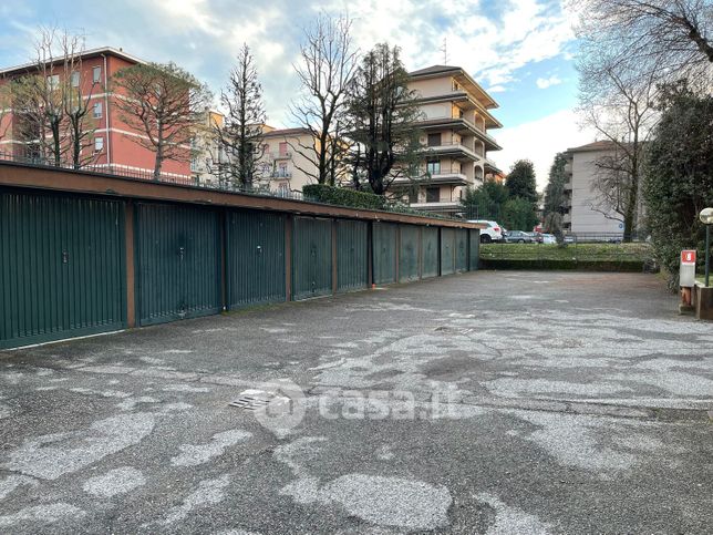 Garage/posto auto in residenziale in Via Stelvio 2