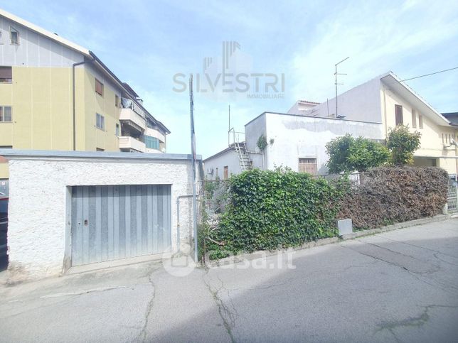 Casa indipendente in residenziale in Via Parigi