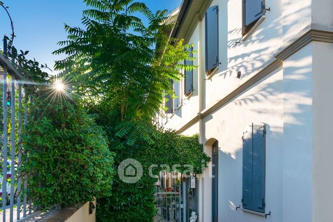 Appartamento in residenziale in Via Emilia Levante 174