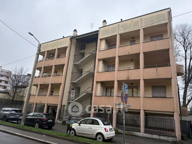 Box/posto auto in residenziale in Via San Gottardo 15