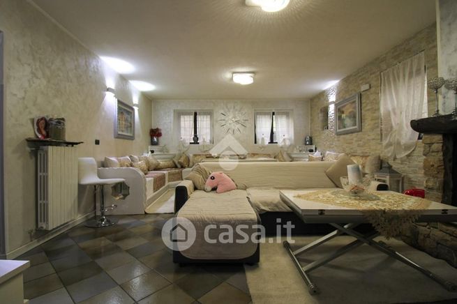 Villa in residenziale in Via XXV Aprile