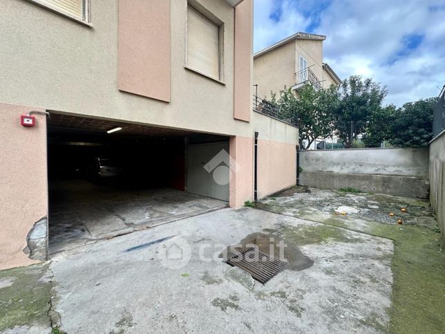 Garage/posto auto in residenziale in Viale Europa 55