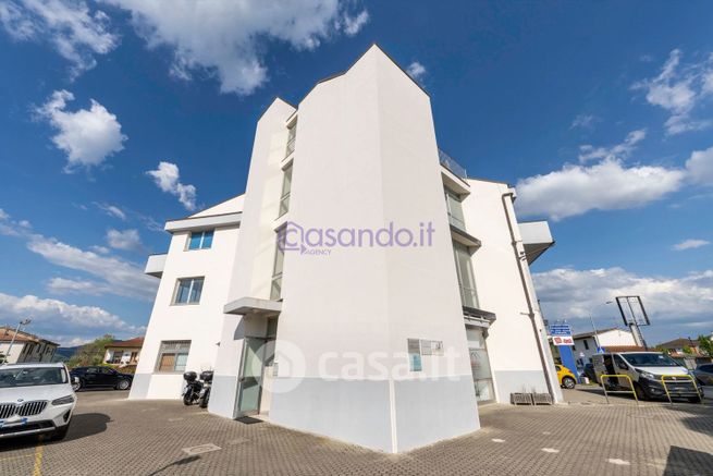 Ufficio in commerciale in Via Ascoli 4