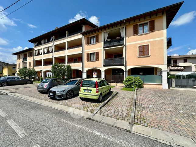 Negozio/locale commerciale in commerciale in Via John Fitzgerald Kennedy 34
