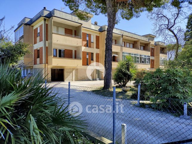 Appartamento in residenziale in Viale Reno 6