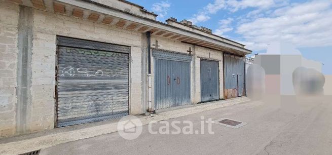 Box/posto auto in residenziale in Via Volturno 47