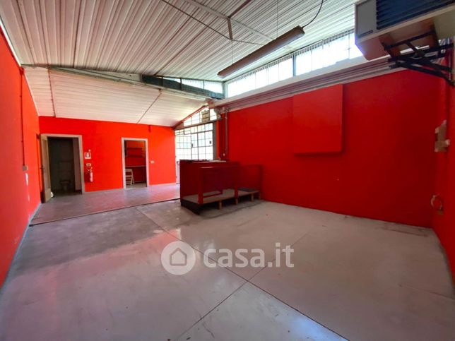 Capannone in commerciale in