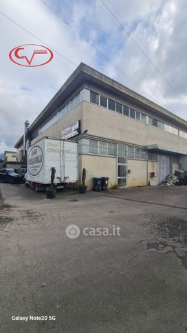 Capannone in commerciale in 