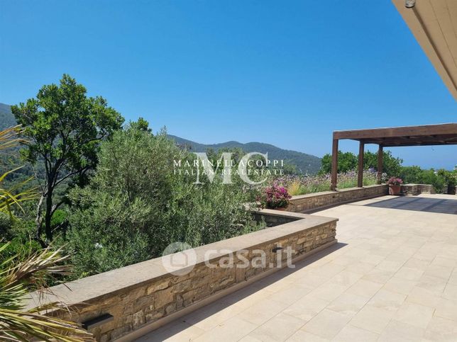 Villa in residenziale in Piazzale Riviera 35 ---42