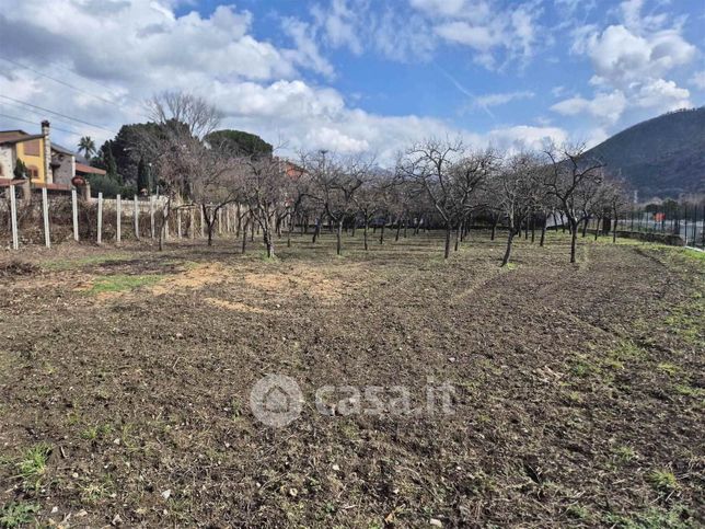 Terreno agricolo in commerciale in Via Schiavone 10