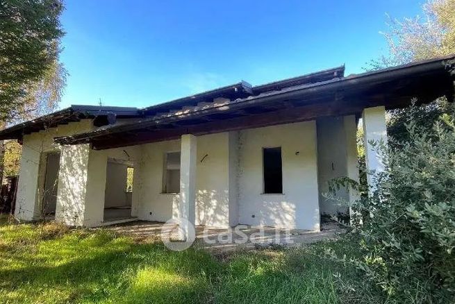Villa in residenziale in Via Vecchia per Gambolò 87