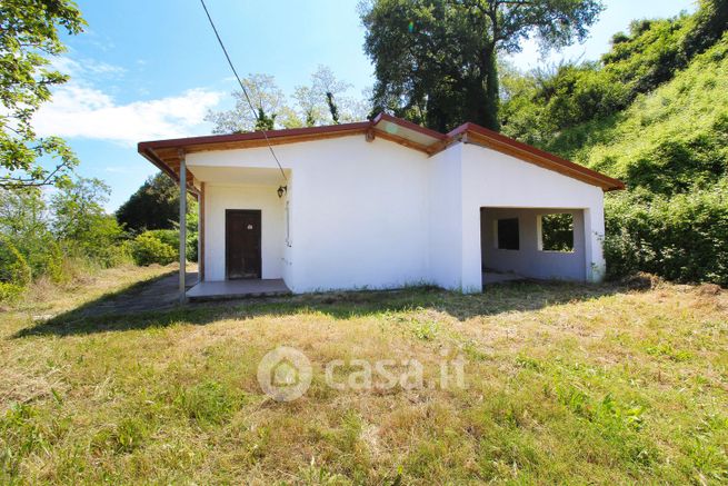 Casa indipendente in residenziale in Strada Comunale del Tesino 7