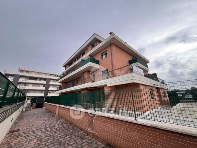 Appartamento in residenziale in Via Roberto Paribeni 33