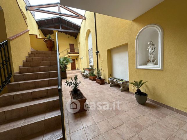 Appartamento in residenziale in Via Esino 20