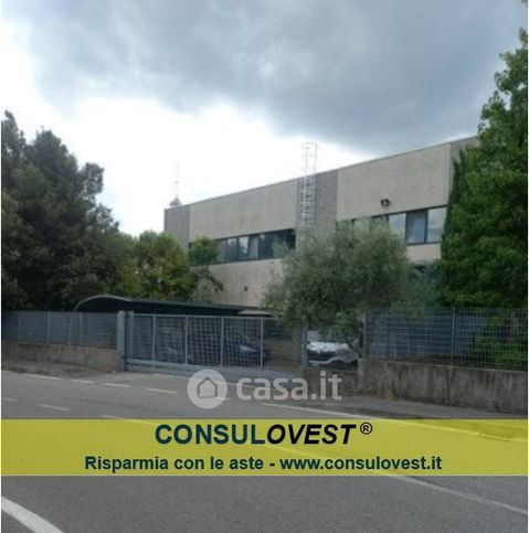 Capannone in commerciale in Via Cagliari 14