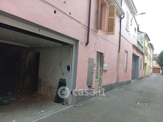 Box/posto auto in residenziale in Via del Sale 5 b