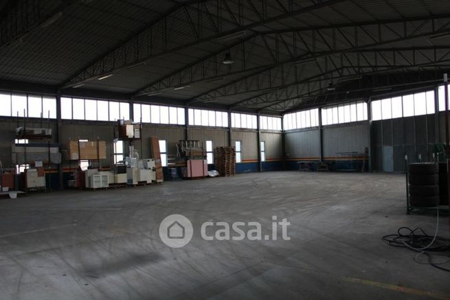 Attivitã /licenza (con o senza mura) in commerciale in
