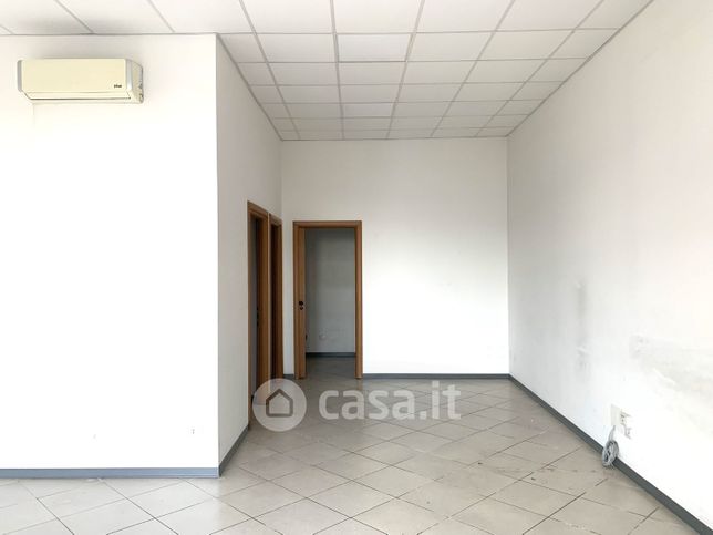 Negozio/locale commerciale in commerciale in Via Onorato Capo