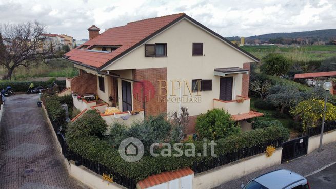 Casa bi/trifamiliare in residenziale in Via Gianfranco Merli 23