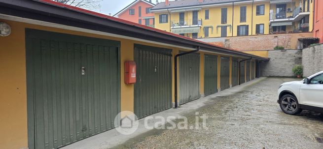 Box/posto auto in residenziale in Via Giosuè Carducci 49