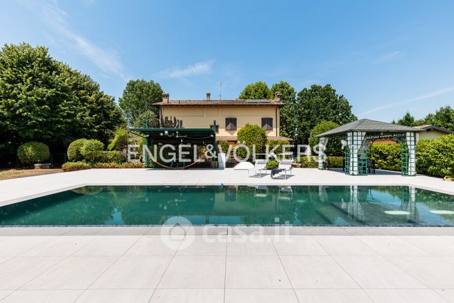 Villa in residenziale in Via Emilia Ovest