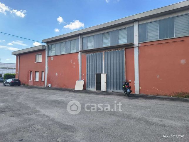Capannone in commerciale in Strada Martinella