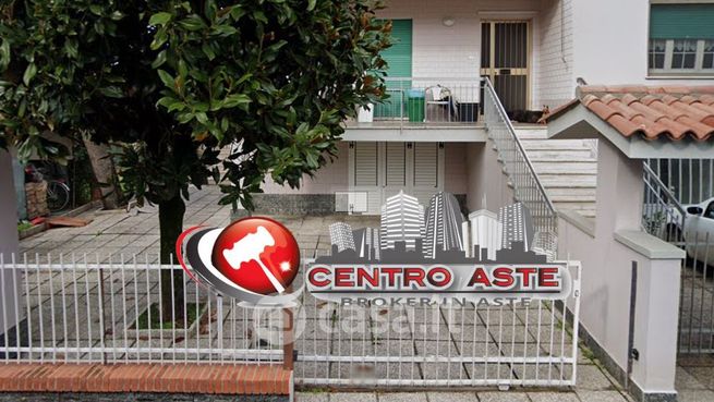 Box/posto auto in residenziale in Via Marche