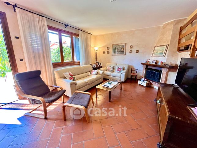 Villetta a schiera in residenziale in Via Ermellino