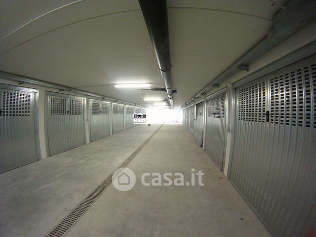 Box/posto auto in residenziale in Via Monza 50