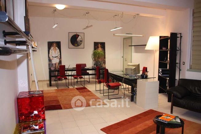 Ufficio in commerciale in Via della quercia